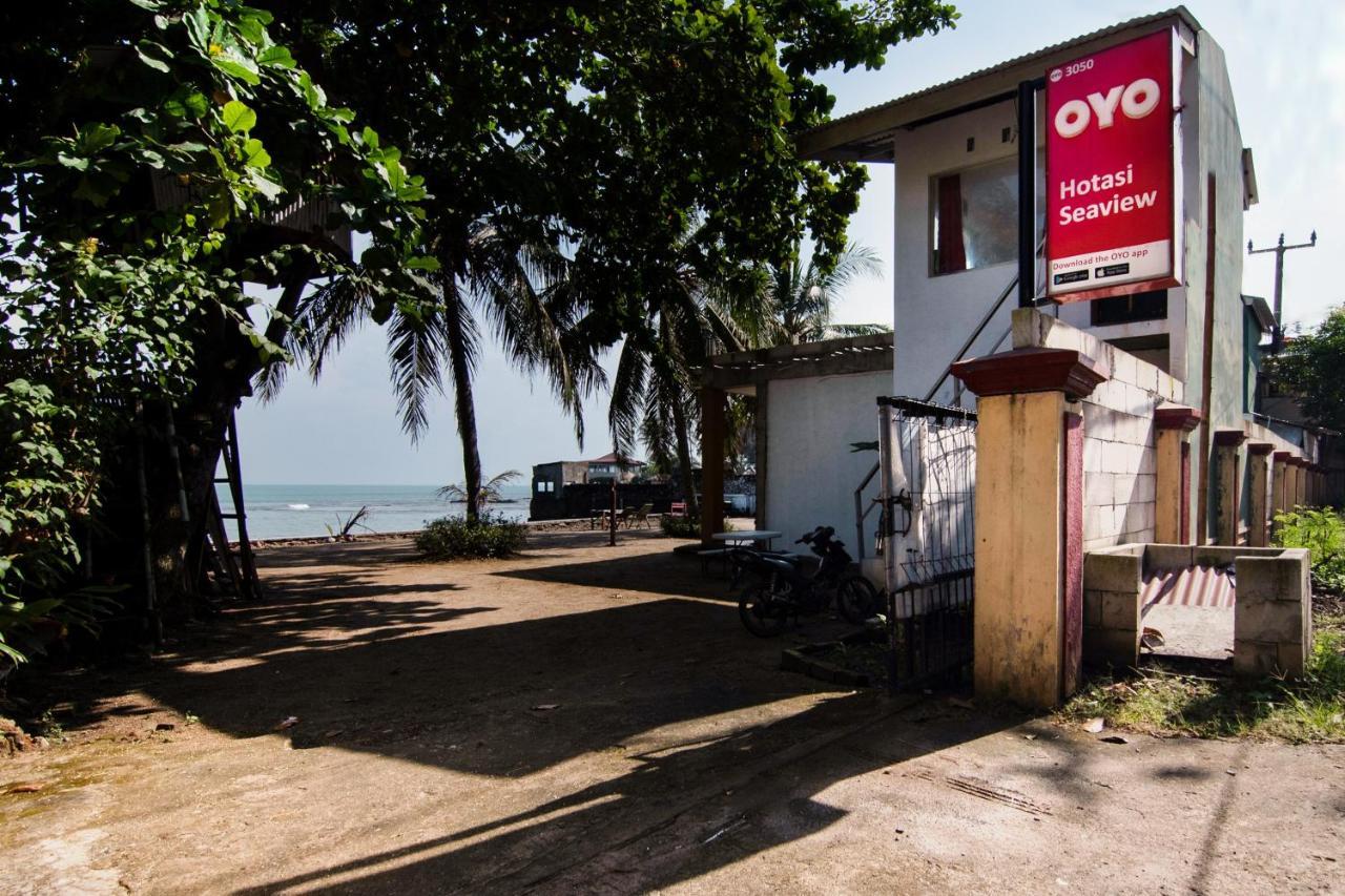 Отель Oyo 3050 Hotasi Seaview Syariah Аньер Экстерьер фото